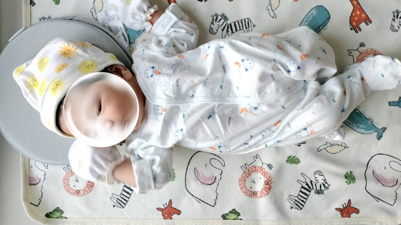 Brave Taiwanese couple welcomes a baby after their third surrogacy attempt